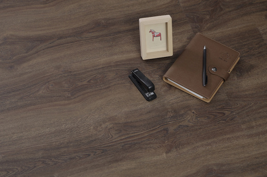 Напольная ПВХ плитка VERTIGO Trend Wood Registered Emboss 7104 DARK STAINED OAK
